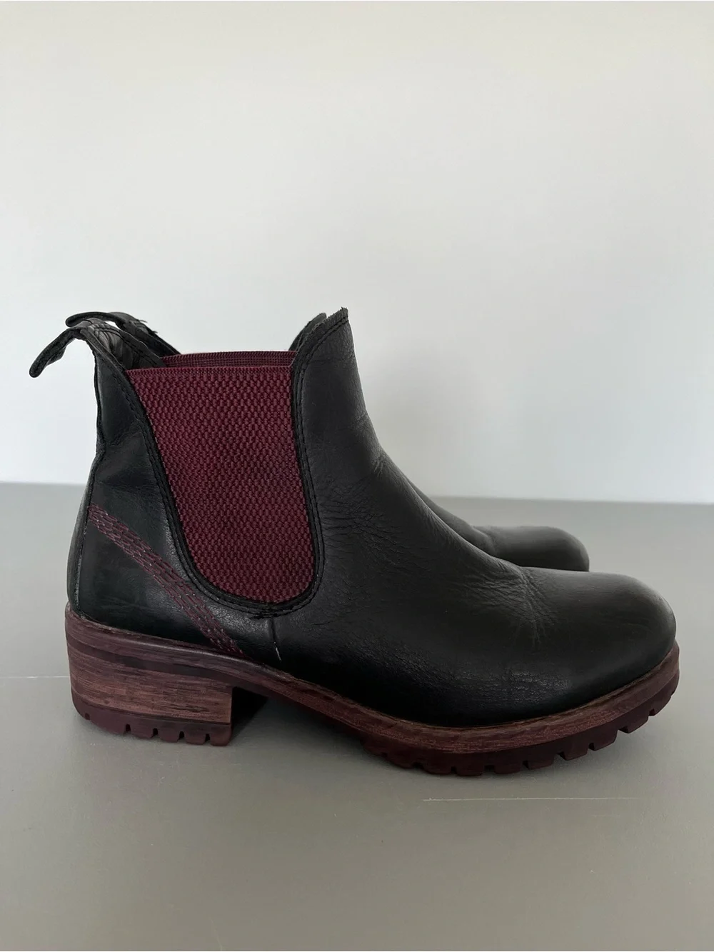 Bueno Florida Black Leather Chelsea Boots Burgundy Contrast Lug Sole 40 (9) - Picture 6 of 11